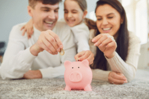 familia haciendo un presupuesto familiar