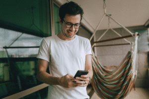 La primera cuota de un préstamo suele pagarse al mes siguiente de recibido el dinero.