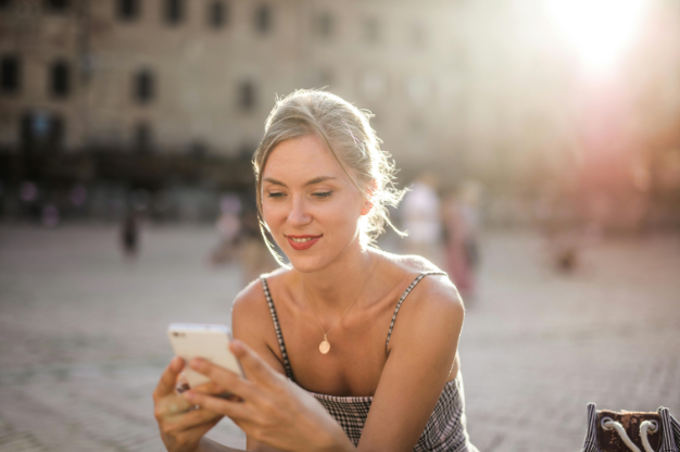 Uno de los grandes beneficios de tener las cuotas de un préstamo al día es que mejora tu score crediticio.